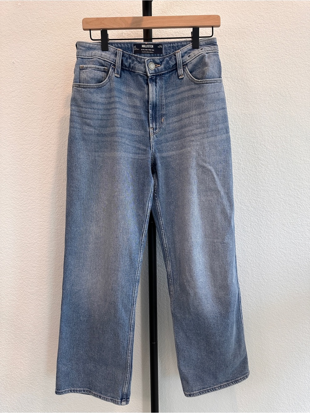 Hollister Ultra High-Rise Dad Jeans Women’s 4 Short W27S Light Wash